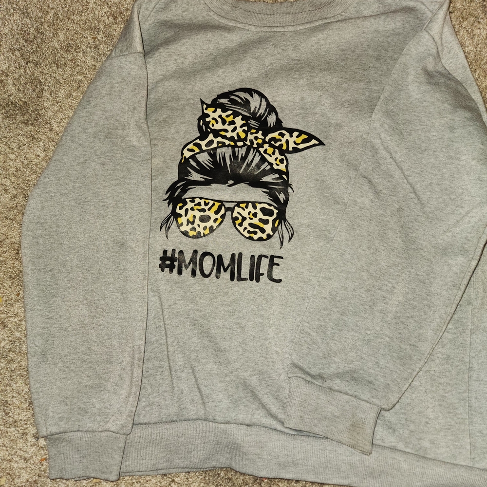 Gray #MomLife Sweatshirt with Leopard Print